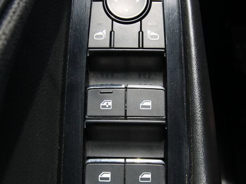 Used 2023 Nissan Rogue S AWD/4WD image 23