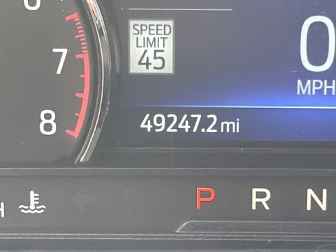 Used 2022 Ford Explorer XLT w/ Equipment Group 202A image 22