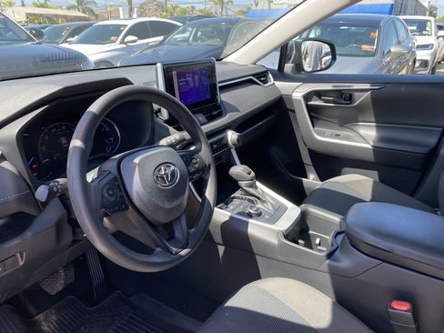 Used 2023 Toyota RAV4 LE AWD/4WD image 15