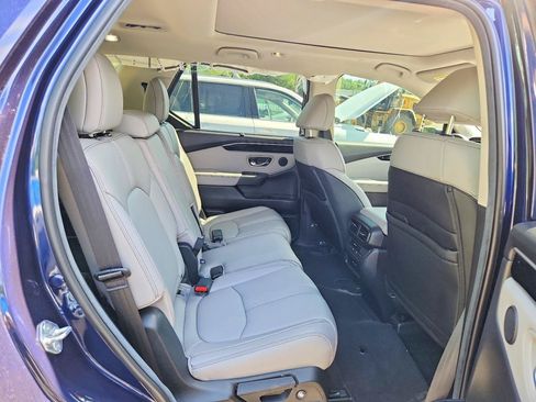 Used 2025 Honda Pilot Touring image 9
