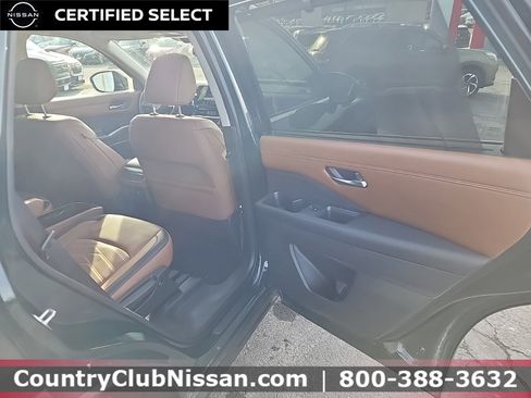 Certified 2022 Nissan Pathfinder Platinum w/ Cargo Package image 32