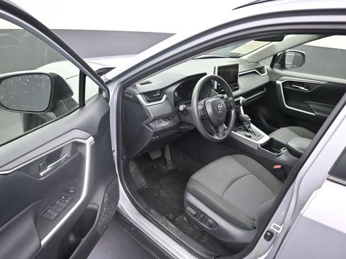 Used 2024 Toyota RAV4 XLE w/ Convenience Package image 10