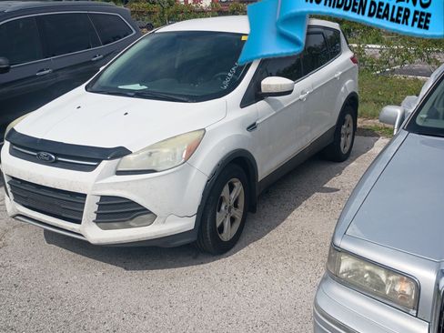 Used 2015 Ford Escape SE AWD/4WD image 1