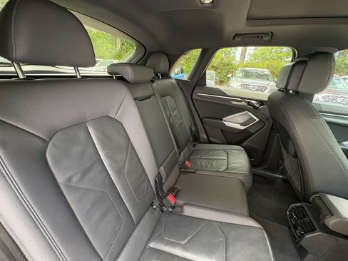 Used 2020 Audi Q3 2.0T Premium w/ Convenience Package AWD/4WD image 14
