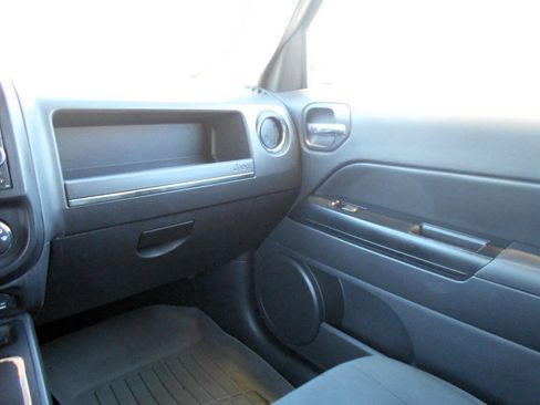 Used 2011 Jeep Patriot Latitude AWD/4WD image 14