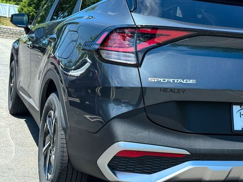 Certified 2025 Kia Sportage LX AWD/4WD image 9