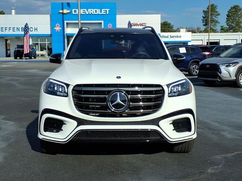 Used 2025 Mercedes-Benz GLS 580 GLS 580 4MATIC image 2