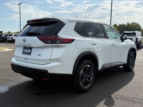 Used 2024 Nissan Rogue SV FWD image 5