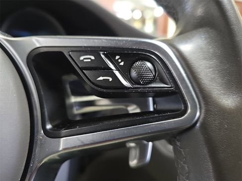 Used 2015 Porsche Macan S image 21