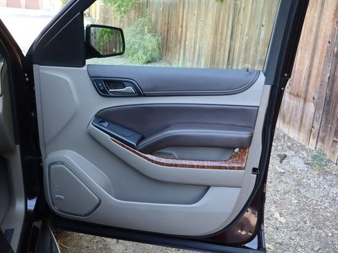 Used 2020 Chevrolet Suburban Premier AWD/4WD image 28
