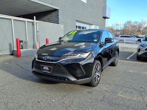 Certified 2023 Toyota Venza XLE image 3