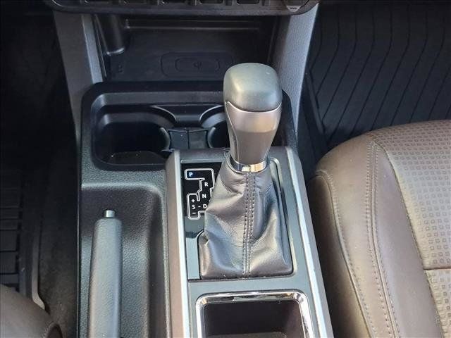 Used 2016 Toyota Tacoma Limited w/ Towing Package RWD image 9