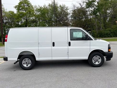 New 2026 GMC Savana 2500 w/ Driver Convenience Package RWD image 34