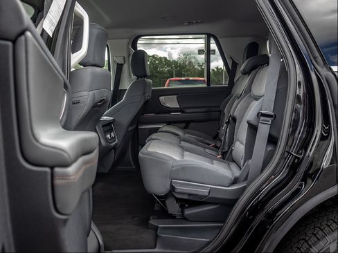 Certified 2025 Ford Expedition Active AWD/4WD image 9