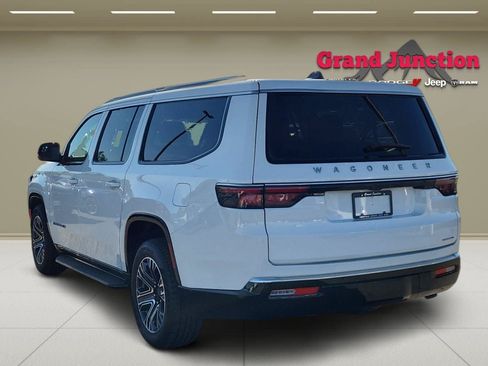 Used 2024 Jeep Wagoneer L Series II w/ Flexible Seating Group AWD/4WD image 5