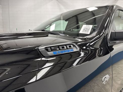 New 2026 RAM 1500 4x4 Crew Cab image 36