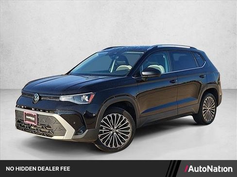 Used 2025 Volkswagen Taos SE FWD image 1