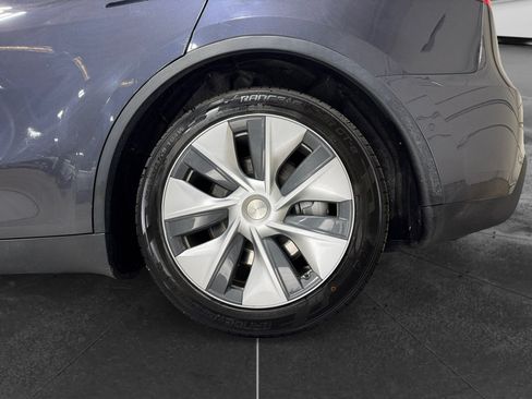 Used 2021 Tesla Model Y Long Range AWD/4WD image 30