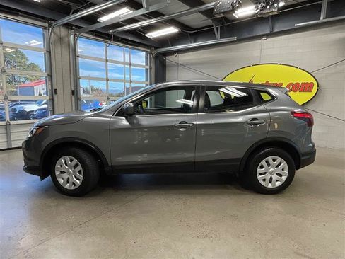 Used 2019 Nissan Rogue Sport S image 2