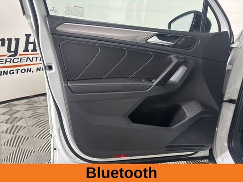Used 2023 Volkswagen Tiguan SE R-Line FWD image 11