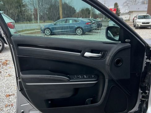 Used 2018 Chrysler 300 S image 8