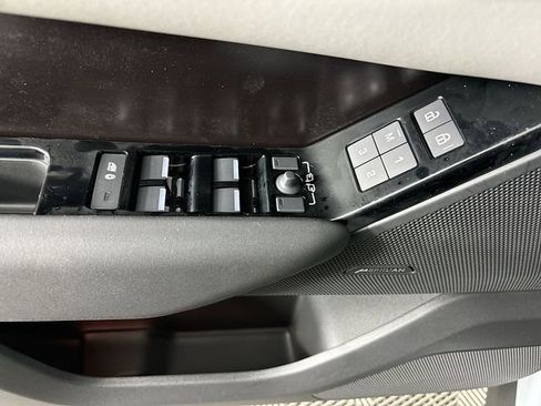 Used 2026 Land Rover Range Rover Velar Dynamic SE image 20