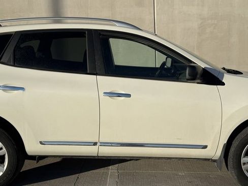 Used 2015 Nissan Rogue S w/ Convenience Package image 2