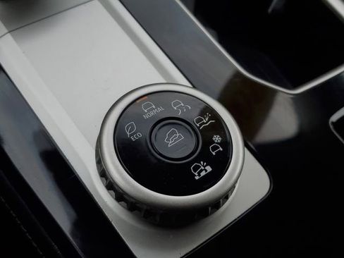 Used 2025 Mitsubishi Outlander SE image 33