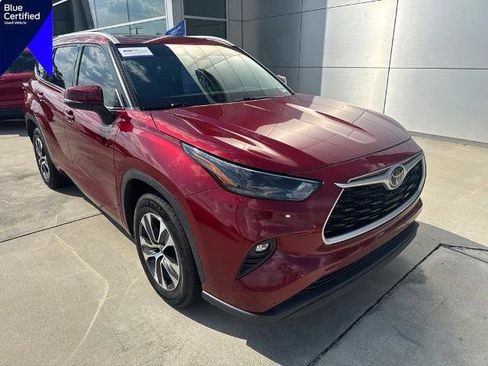 Used 2022 Toyota Highlander XLE FWD image 1
