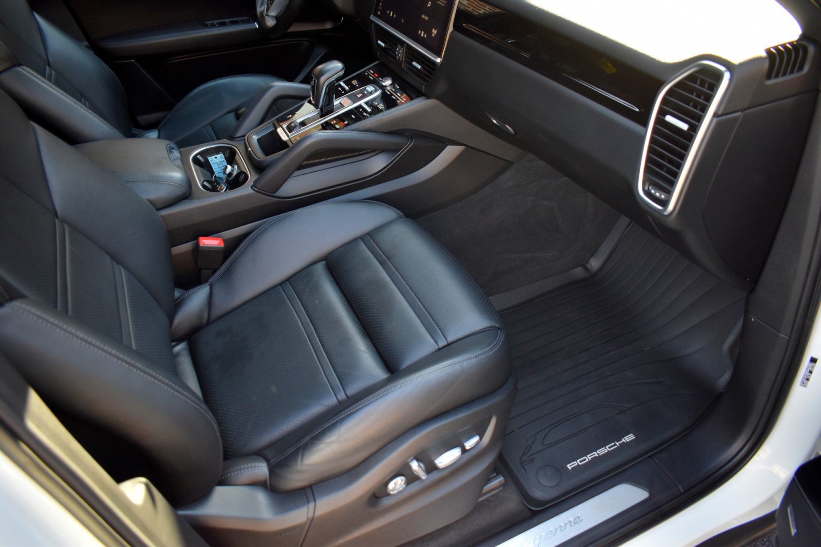 Used 2021 Porsche Cayenne Coupe AWD/4WD image 39
