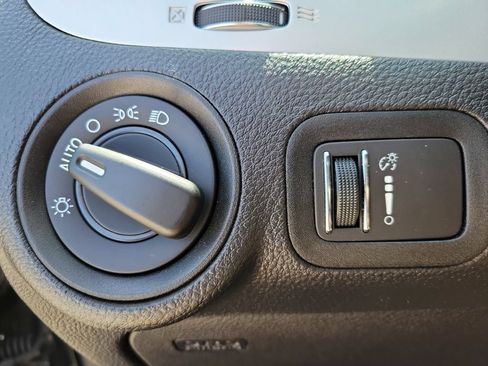 Used 2018 Dodge Journey SE FWD image 19