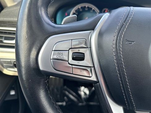 Used 2018 BMW 740i xDrive image 34