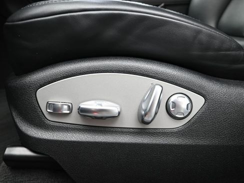 Certified 2023 Porsche Macan AWD/4WD image 15