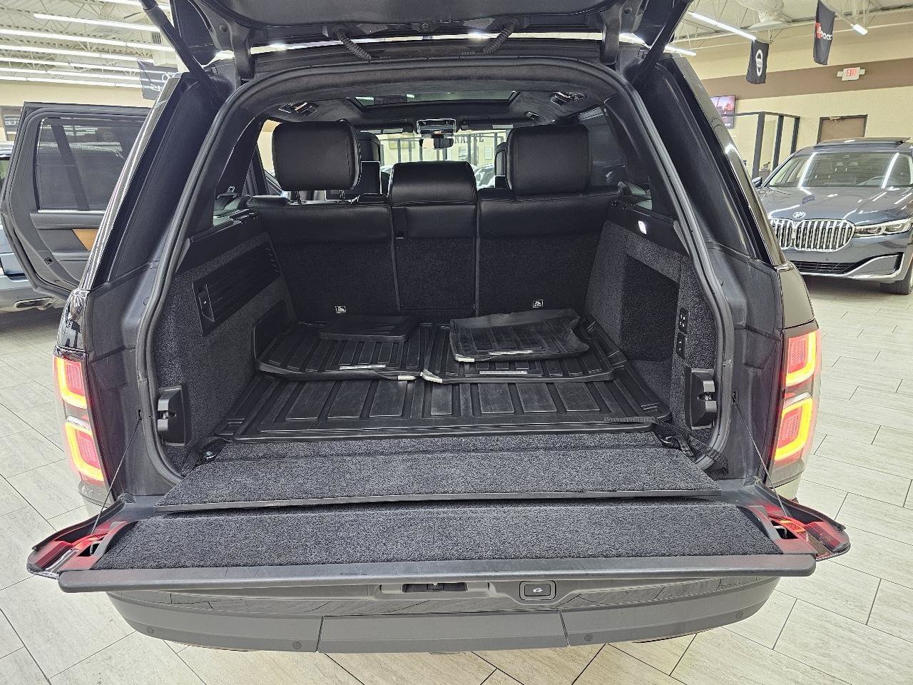 Used 2021 Land Rover Range Rover Long Wheelbase Autobiography AWD/4WD image 13
