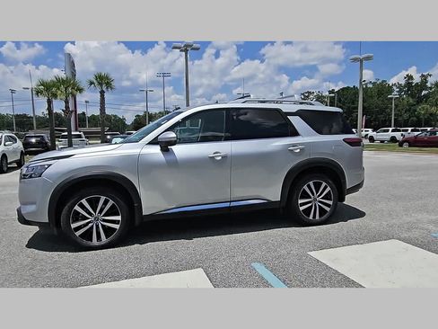 Used 2024 Nissan Pathfinder Platinum w/ Cargo Package FWD image 23
