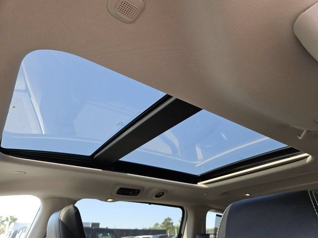 Used 2024 Chrysler Pacifica Limited FWD image 17