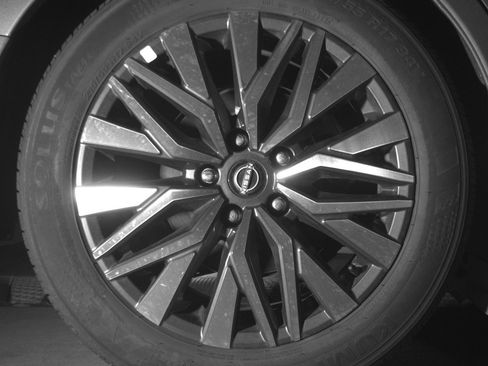 Used 2025 Nissan Altima 2.5 SV FWD image 15