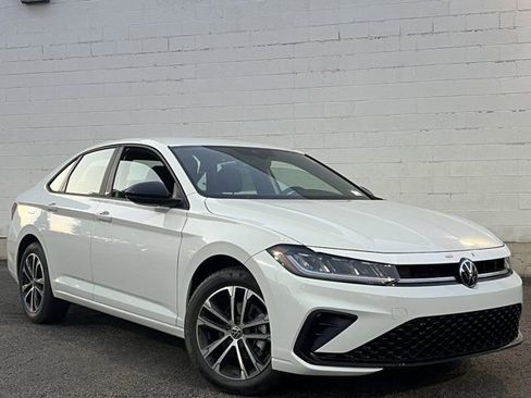 Used 2025 Volkswagen Jetta Sport image 2