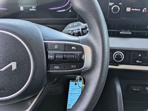 Used 2025 Kia Sportage LX image 22