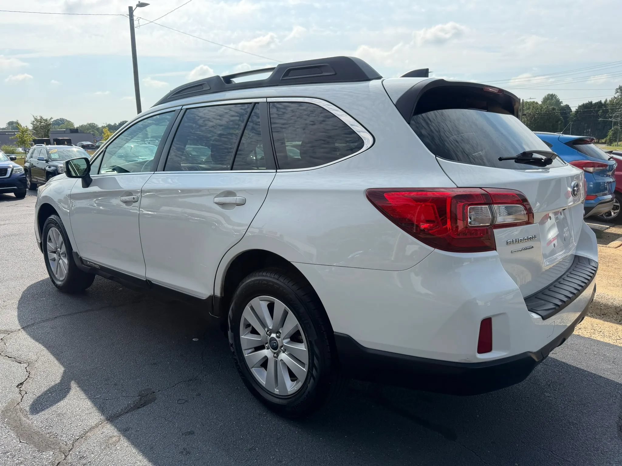 Used 2017 Subaru Outback 2.5i Premium AWD/4WD image 5