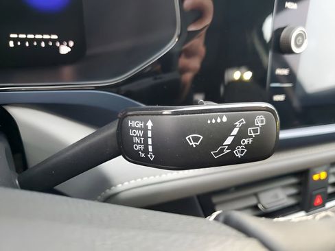 Used 2024 Volkswagen Taos SE w/ Panoramic Sunroof Package image 36