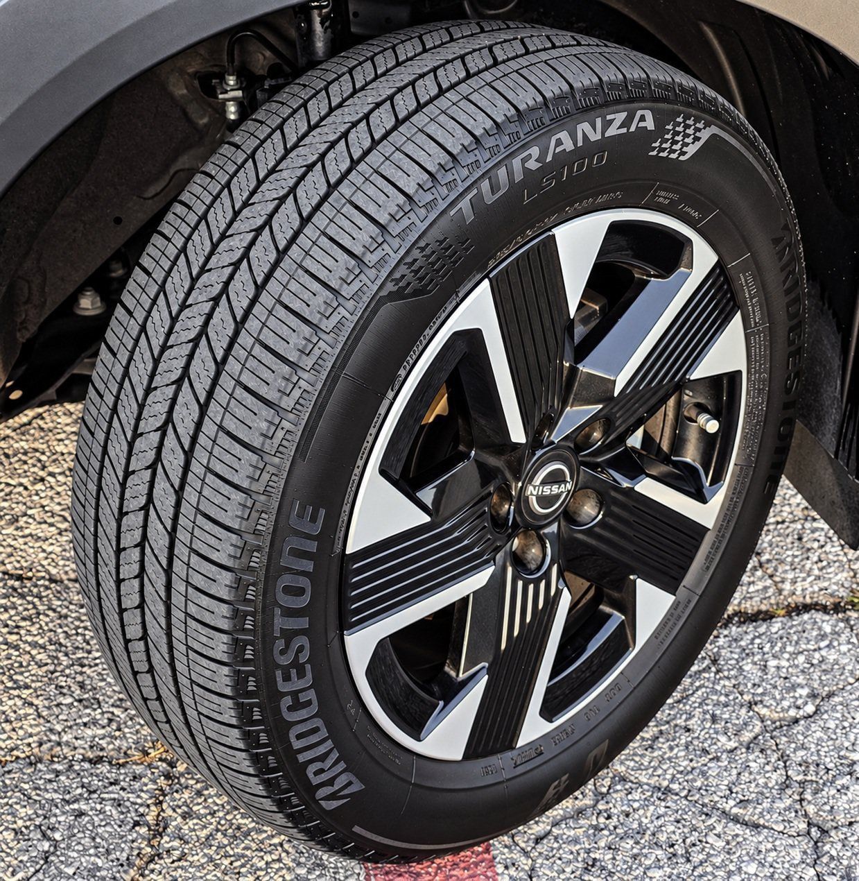Used 2025 Nissan Kicks SV AWD/4WD image 9