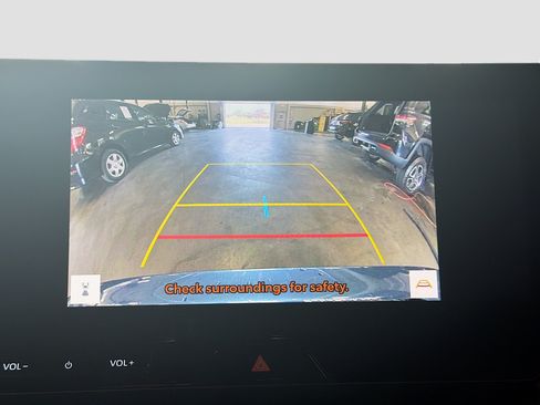 Used 2024 Toyota Venza XLE AWD/4WD image 21