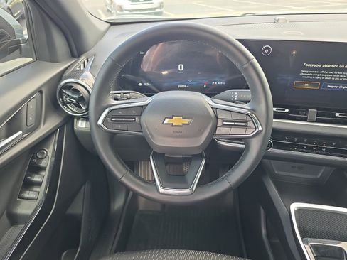 Used 2025 Chevrolet Equinox LT image 10