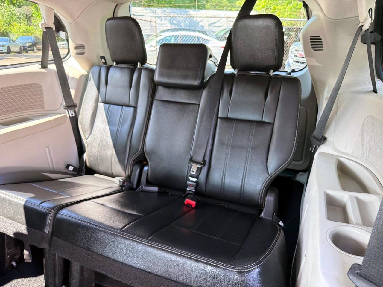 Used 2012 Chrysler Town & Country Touring w/ Entertainment Group #1 FWD image 9