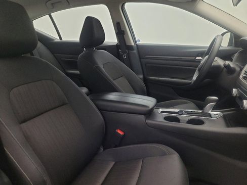 Used 2025 Nissan Altima 2.5 SV FWD image 21