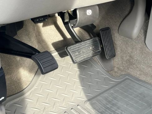 Used 2005 GMC Sierra 3500 SLT w/ Heavy-Duty Power Package image 21