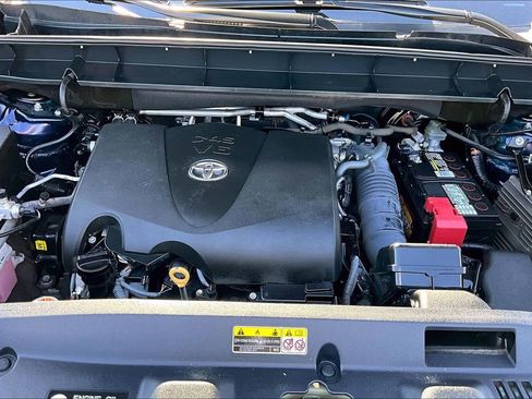 Used 2021 Toyota Highlander XLE image 13