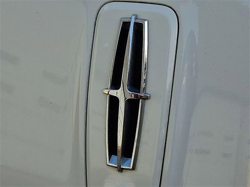 Used 2013 Lincoln MKS AWD image 29