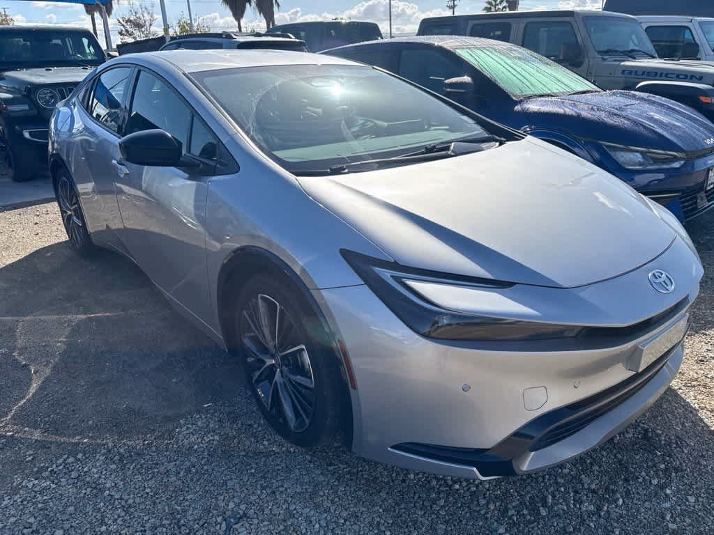 Used 2023 Toyota Prius XLE FWD image 3